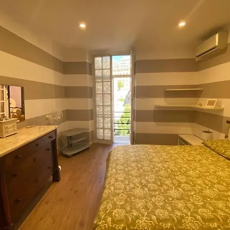 A 2 Passi Dal Mare ,salone Nautico E Centro Storico Apartment *